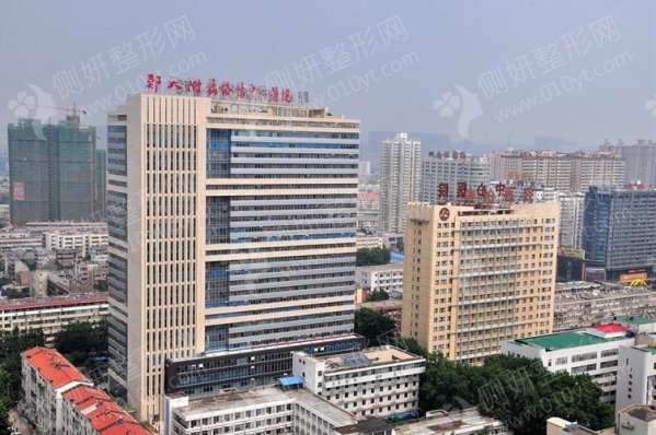 洛阳中心医院整形科假体隆胸